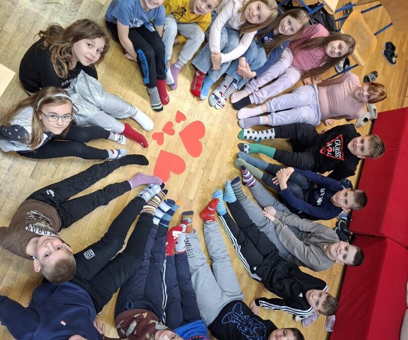 Dan šarenih čarapa – Dan osoba s Downovim sindromom